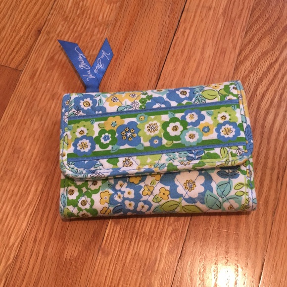 Very Bradley Wallet - Picture 1 of 3